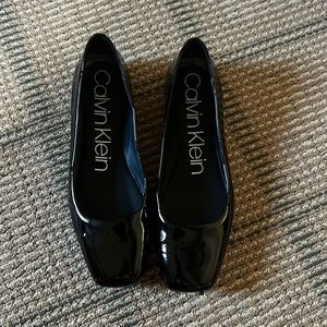 NWOT Calvin Klein Flat Toe Flats
